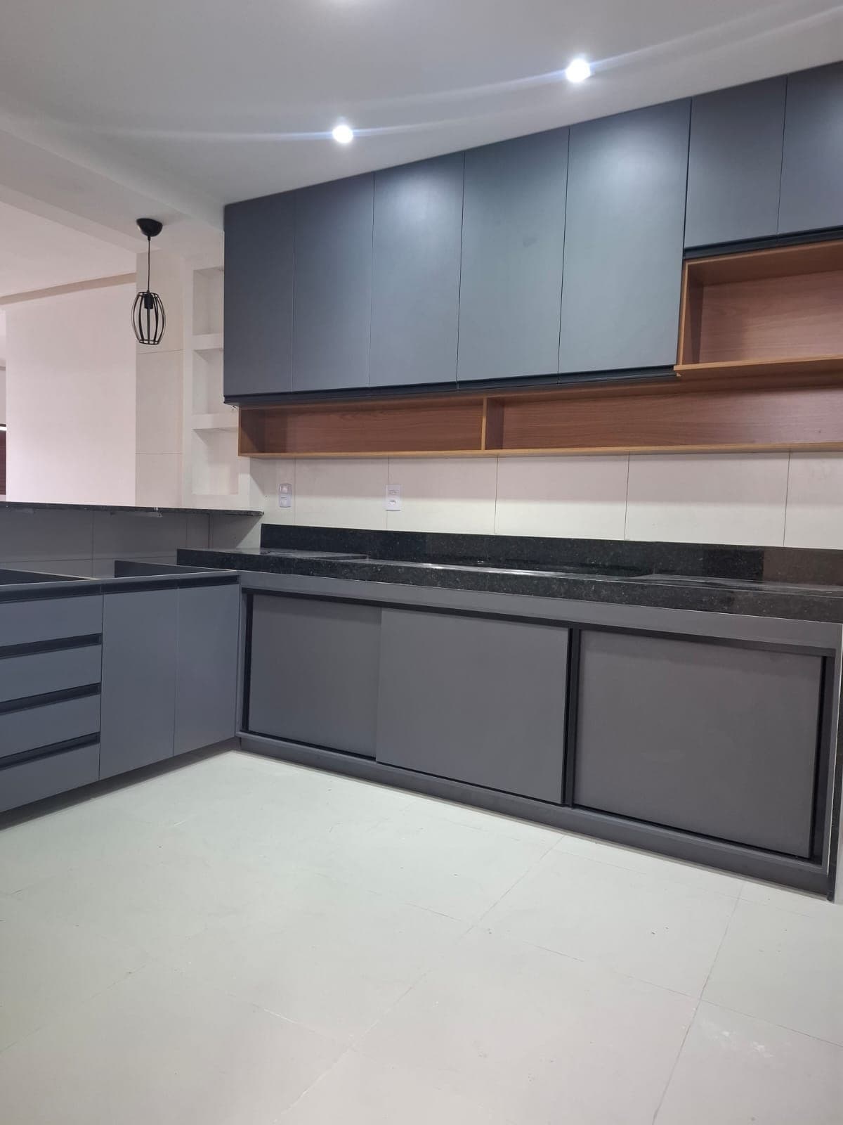 Cozinha planejada pela Deep Móveis Projetados